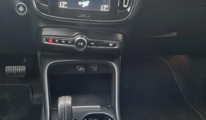 
								Volvo XC 40 1.5 T5 PHEV R-Design Expression full									