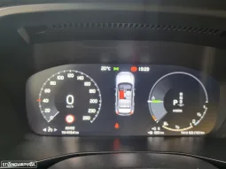 
										Volvo XC 40 1.5 T5 PHEV R-Design Expression full									